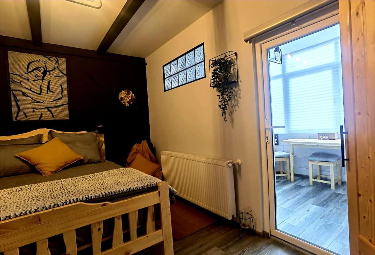 Appartement Night Lotus à Hunedoara Extérieur photo